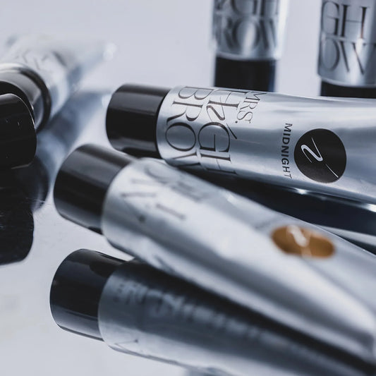 Wenkbrauwen Kleuren met Mrs Highbrow Hybrid Dye - Perfecte Wenkbrauwen